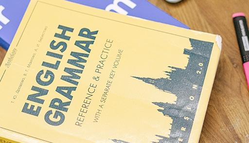 Maîtriser la grammaire en anglais élémentaire des téléopérateurs